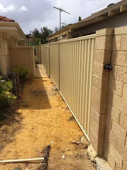 New Colorbond boundary fence